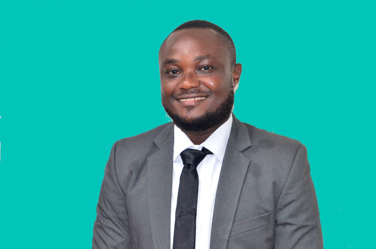 Ako Arrey, Surveyor